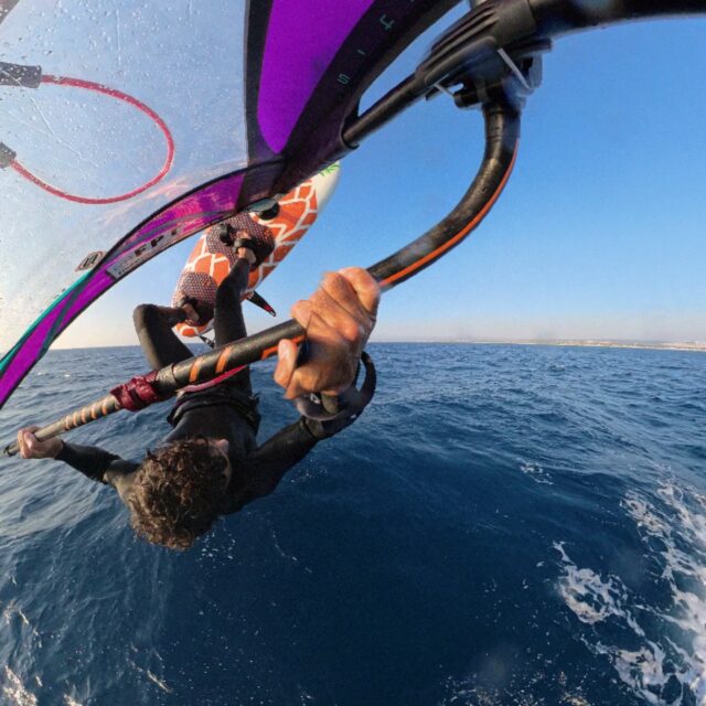 Aeronsports – Provides a range of high-quality boom products